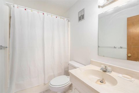 Condo in Saint Petersburg, Florida, 2 bedrooms  № 2096634 - photo 24