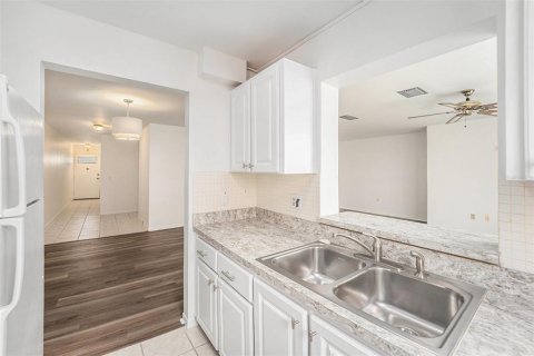 Condo in Saint Petersburg, Florida, 2 bedrooms  № 2096634 - photo 18