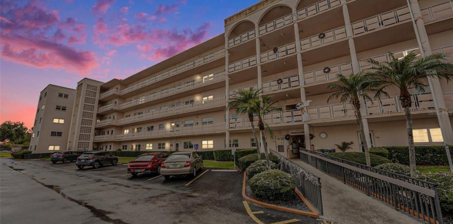 Condo in Saint Petersburg, Florida, 2 bedrooms  № 2096634