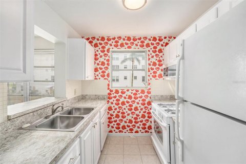 Condo in Saint Petersburg, Florida, 2 bedrooms  № 2096634 - photo 12