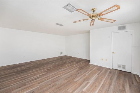 Condo in Saint Petersburg, Florida, 2 bedrooms  № 2096634 - photo 15
