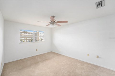 Condo in Saint Petersburg, Florida, 2 bedrooms  № 2096634 - photo 20