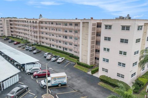 Condo in Saint Petersburg, Florida, 2 bedrooms  № 2096634 - photo 2