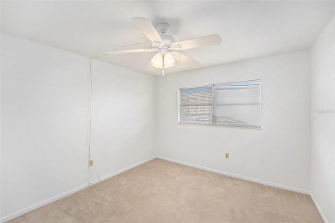Condo in Saint Petersburg, Florida, 2 bedrooms  № 2096634 - photo 26