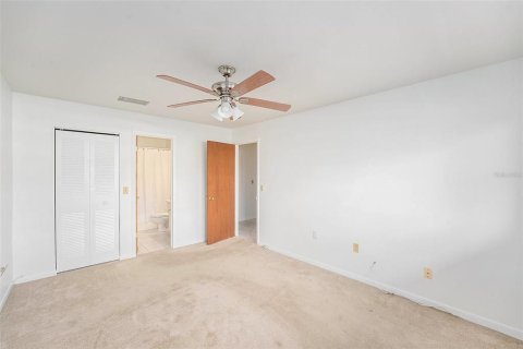 Condo in Saint Petersburg, Florida, 2 bedrooms  № 2096634 - photo 23