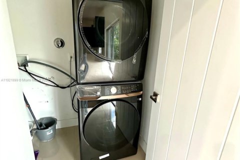 Снять в аренду виллу или дом в Майами, Флорида 4 спальни, 137.77м2, № 2034489 - фото 11