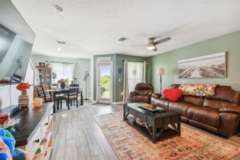Townhouse in Tampa, Florida 2 bedrooms, 150.59 sq.m. № 1341569 - photo 11