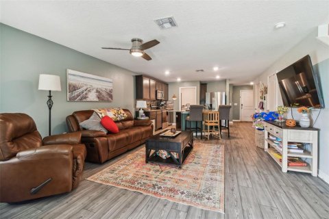 Townhouse in Tampa, Florida 2 bedrooms, 150.59 sq.m. № 1341569 - photo 10