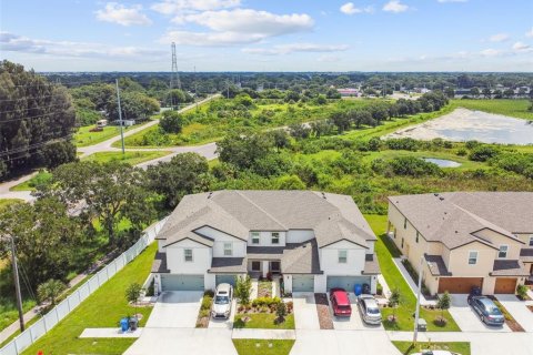 Townhouse in Tampa, Florida 2 bedrooms, 150.59 sq.m. № 1341569 - photo 3