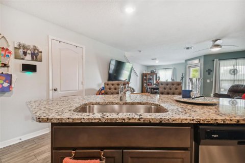 Townhouse in Tampa, Florida 2 bedrooms, 150.59 sq.m. № 1341569 - photo 9