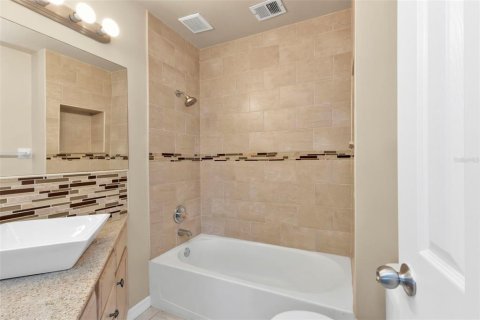 House in North Port, Florida 4 bedrooms, 140.93 sq.m. № 1626380 - photo 11
