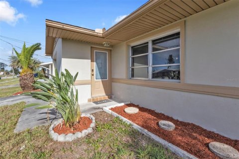 House in North Port, Florida 4 bedrooms, 140.93 sq.m. № 1626380 - photo 5