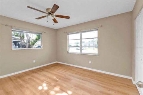 House in North Port, Florida 4 bedrooms, 140.93 sq.m. № 1626380 - photo 13