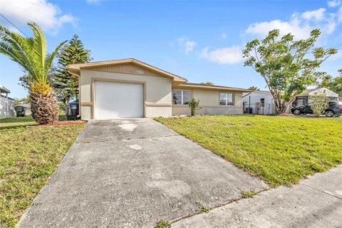 House in North Port, Florida 4 bedrooms, 140.93 sq.m. № 1626380 - photo 1
