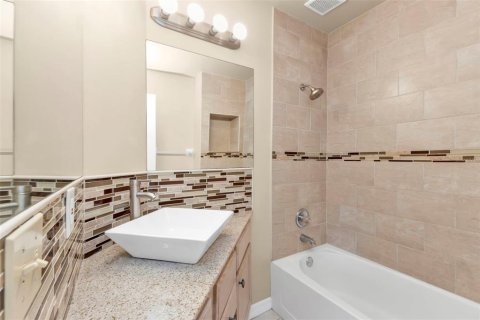 House in North Port, Florida 4 bedrooms, 140.93 sq.m. № 1626380 - photo 12