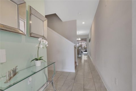 Townhouse in Davenport, Florida 4 bedrooms, 176.7 sq.m. № 1650475 - photo 2