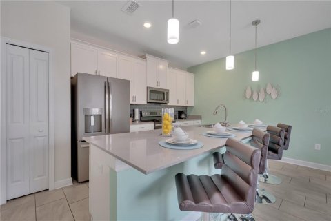 Townhouse in Davenport, Florida 4 bedrooms, 176.7 sq.m. № 1650475 - photo 24