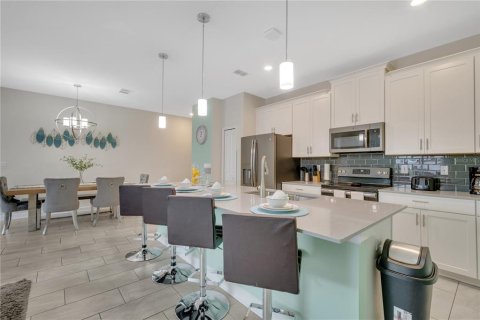 Townhouse in Davenport, Florida 4 bedrooms, 176.7 sq.m. № 1650475 - photo 25