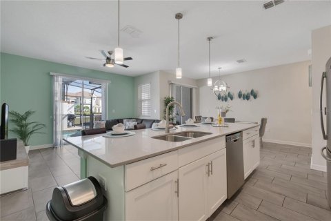 Townhouse in Davenport, Florida 4 bedrooms, 176.7 sq.m. № 1650475 - photo 22