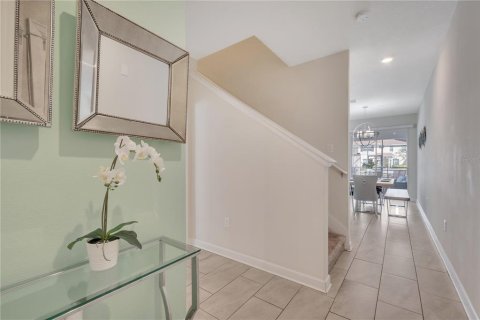 Townhouse in Davenport, Florida 4 bedrooms, 176.7 sq.m. № 1650475 - photo 3