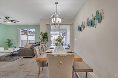 Townhouse in Davenport, Florida 4 bedrooms, 176.7 sq.m. № 1650475 - photo 17