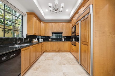 House in Coral Gables, Florida 5 bedrooms, 344.02 sq.m. № 1739118 - photo 12