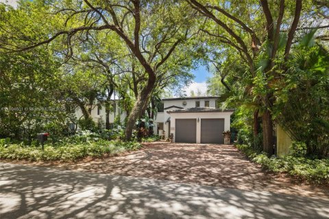 House in Coral Gables, Florida 5 bedrooms, 344.02 sq.m. № 1739118 - photo 1
