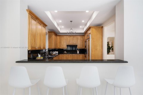 House in Coral Gables, Florida 5 bedrooms, 344.02 sq.m. № 1739118 - photo 11