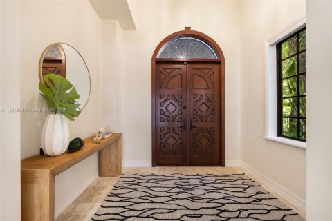 House in Coral Gables, Florida 5 bedrooms, 344.02 sq.m. № 1739118 - photo 3