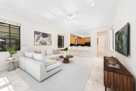 House in Coral Gables, Florida 5 bedrooms, 344.02 sq.m. № 1739118 - photo 10