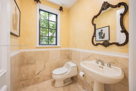 House in Coral Gables, Florida 5 bedrooms, 344.02 sq.m. № 1739118 - photo 28