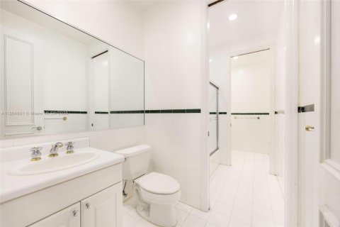 House in Coral Gables, Florida 5 bedrooms, 344.02 sq.m. № 1739118 - photo 22