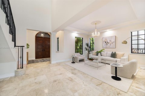 House in Coral Gables, Florida 5 bedrooms, 344.02 sq.m. № 1739118 - photo 4