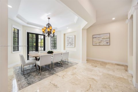 House in Coral Gables, Florida 5 bedrooms, 344.02 sq.m. № 1739118 - photo 7