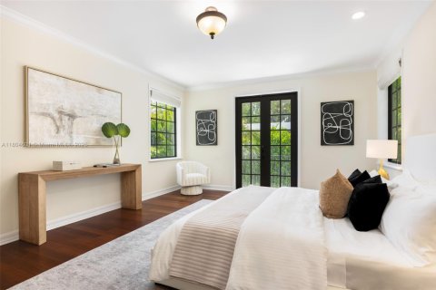 House in Coral Gables, Florida 5 bedrooms, 344.02 sq.m. № 1739118 - photo 17