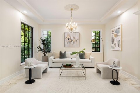 House in Coral Gables, Florida 5 bedrooms, 344.02 sq.m. № 1739118 - photo 6