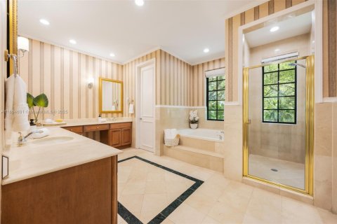 House in Coral Gables, Florida 5 bedrooms, 344.02 sq.m. № 1739118 - photo 18