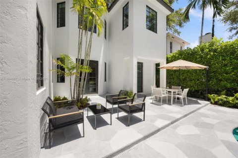 House in Coral Gables, Florida 5 bedrooms, 344.02 sq.m. № 1739118 - photo 30