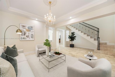 House in Coral Gables, Florida 5 bedrooms, 344.02 sq.m. № 1739118 - photo 5