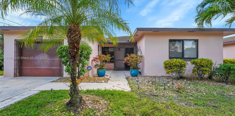 Дом в Делрей-Бич, Флорида 3 спальни, 102.19м2 № 1974923