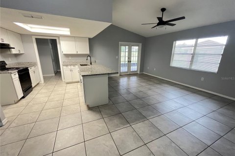 Casa en alquiler en Spring Hill, Florida, 3 dormitorios, 157.93 m2 № 1899603 - foto 2