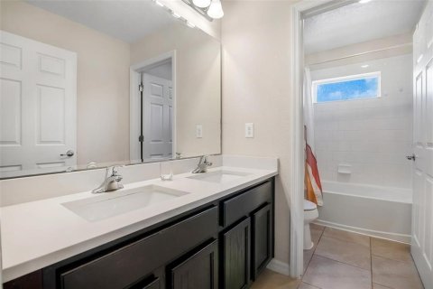 House in Davenport, Florida 4 bedrooms, 237.46 sq.m. № 2099049 - photo 18