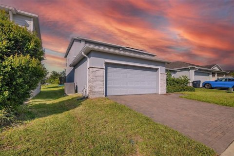 House in Davenport, Florida 4 bedrooms, 237.46 sq.m. № 2099049 - photo 4