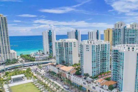 Condo in Sunny Isles Beach, Florida, 3 bedrooms  № 2035483
