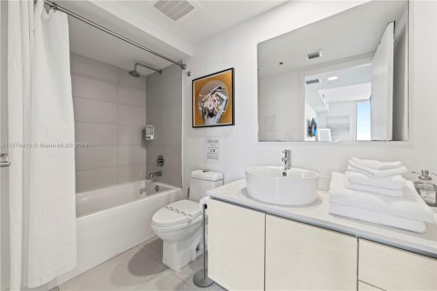 Copropriété à louer à Hallandale Beach, Floride: 3 chambres, 146.51 m2 № 1933863 - photo 20