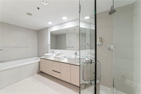 Copropriété à louer à Hallandale Beach, Floride: 3 chambres, 146.51 m2 № 1933863 - photo 14