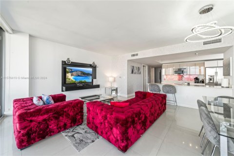 Copropriété à louer à Hallandale Beach, Floride: 3 chambres, 146.51 m2 № 1933863 - photo 4