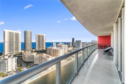 Copropriété à louer à Hallandale Beach, Floride: 3 chambres, 146.51 m2 № 1933863 - photo 23