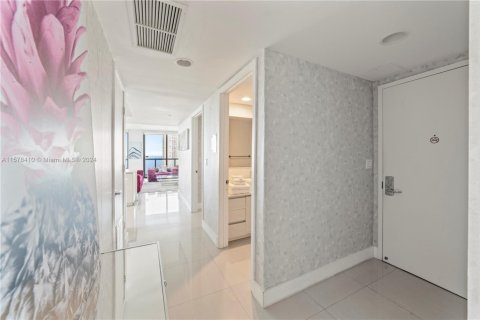 Copropriété à louer à Hallandale Beach, Floride: 3 chambres, 146.51 m2 № 1933863 - photo 11