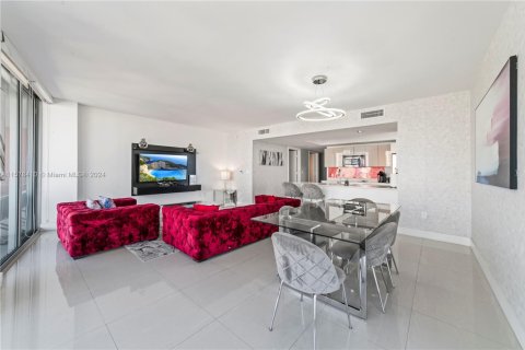 Copropriété à louer à Hallandale Beach, Floride: 3 chambres, 146.51 m2 № 1933863 - photo 5